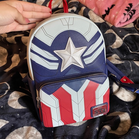 Captain America Backpack - Picture 3 of 5
